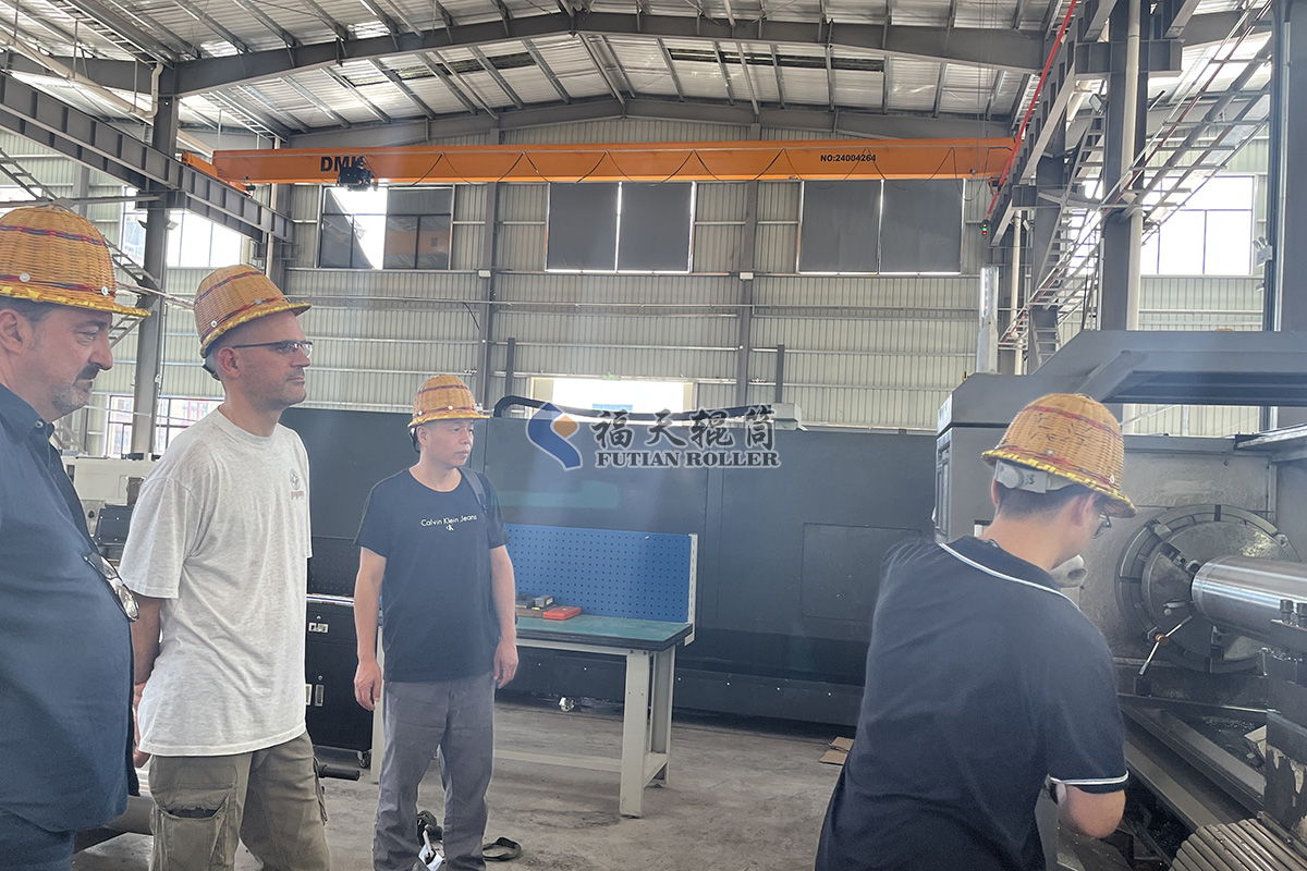 歡迎意大利木材加工設備客戶來訪福天輥筒1.jpg